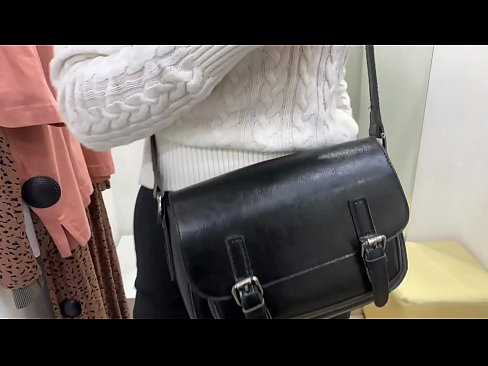 ❤️ Јавна мастурбација младе кучке ФералБерри са дилдом у соби за мерење ❤ Слутс на sr.serviporno.ru ❌